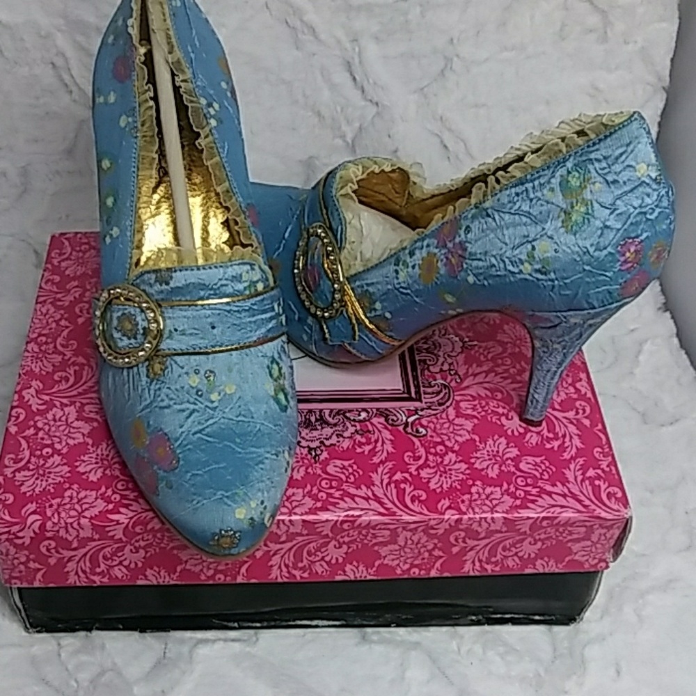 Ellie Annette Pump